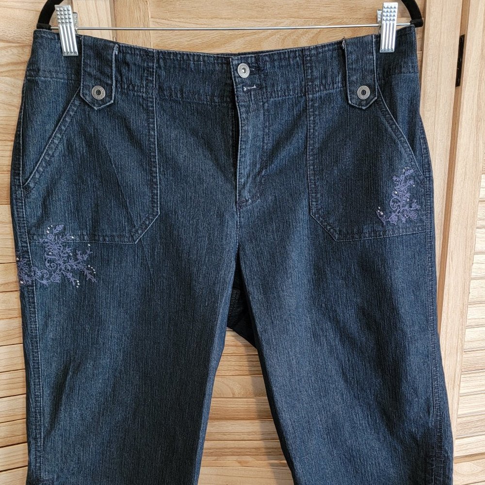 Trendy Embroidered Flower Denim Capri Jeans - Gloria Vanderbilt